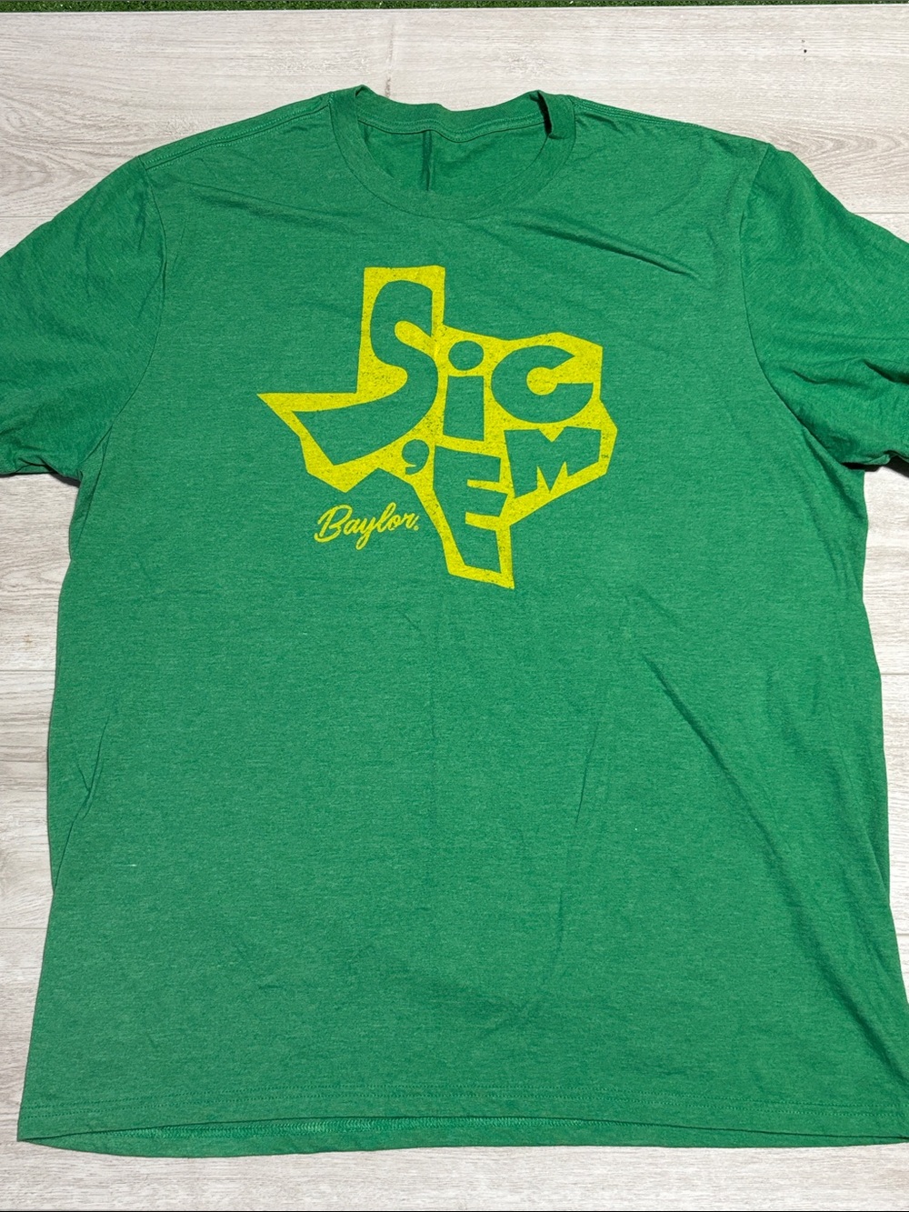 Like New! Baylor Sic 'Em Green Graphic T-Shirt vintage logo Size XL